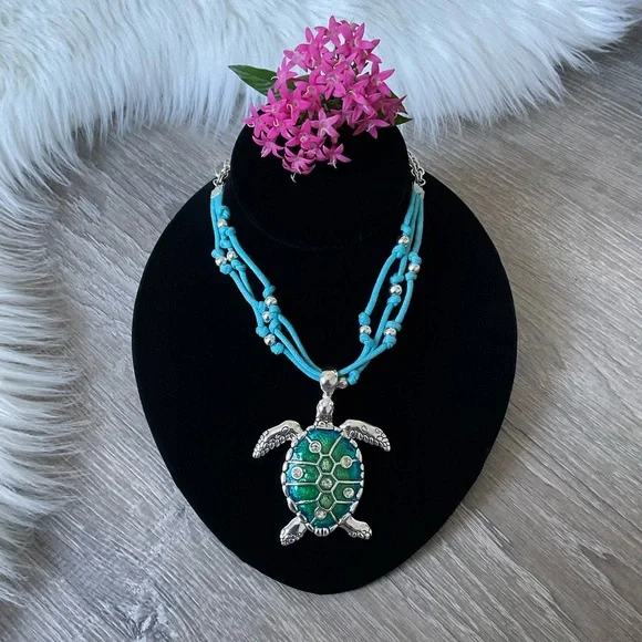 Women’s Fashion Jewelry Turtle 🐢Pendant Necklace - Picture 1 of 3